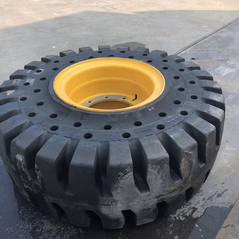 Tires / Tires for Large Vehicles