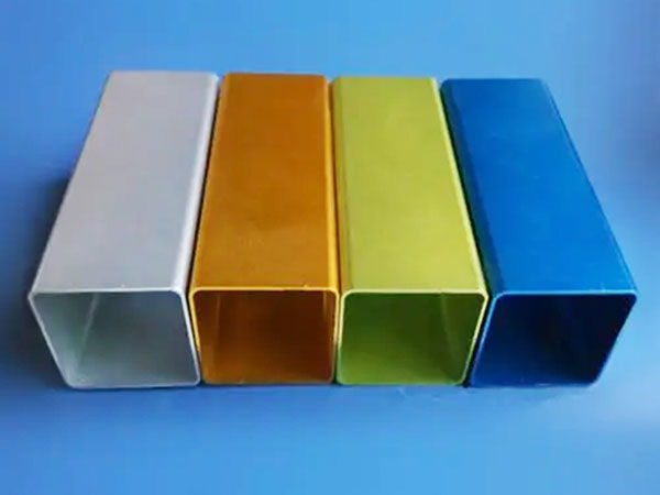 Colored alumina tube